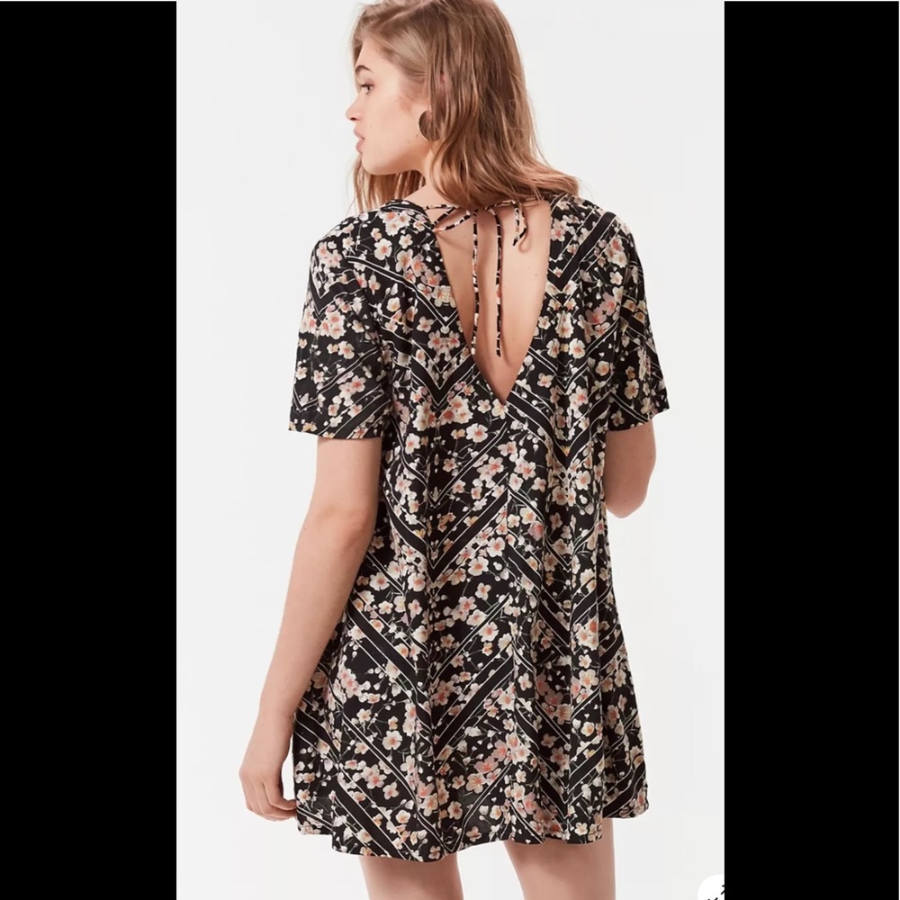 Motel Crosena Floral Button-Down Shift Dress - Picture 2 of 8